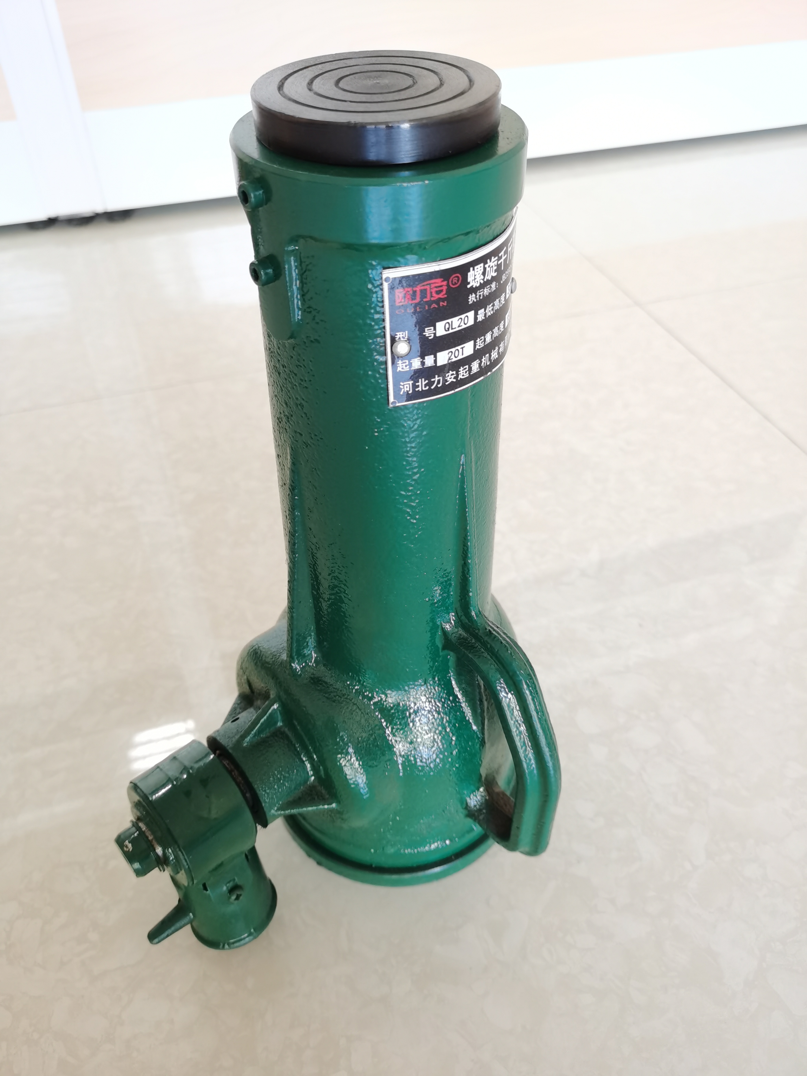 QL螺旋千斤頂廠家-螺旋機械式千斤頂生産廠家-50噸100噸螺旋千斤頂